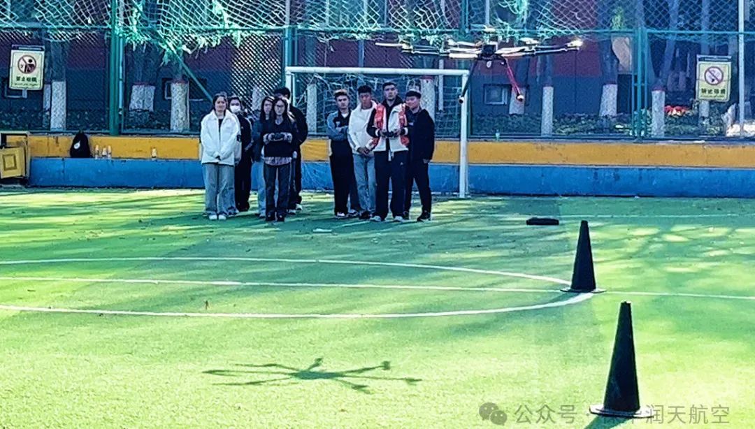 新疆科信職業技術學院聯合新疆開放大學、保華潤天航空共同開展無人機操作技術培訓